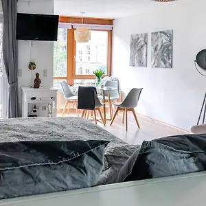Near Altstadt /w Workspace, Feng-shui&art Apartment